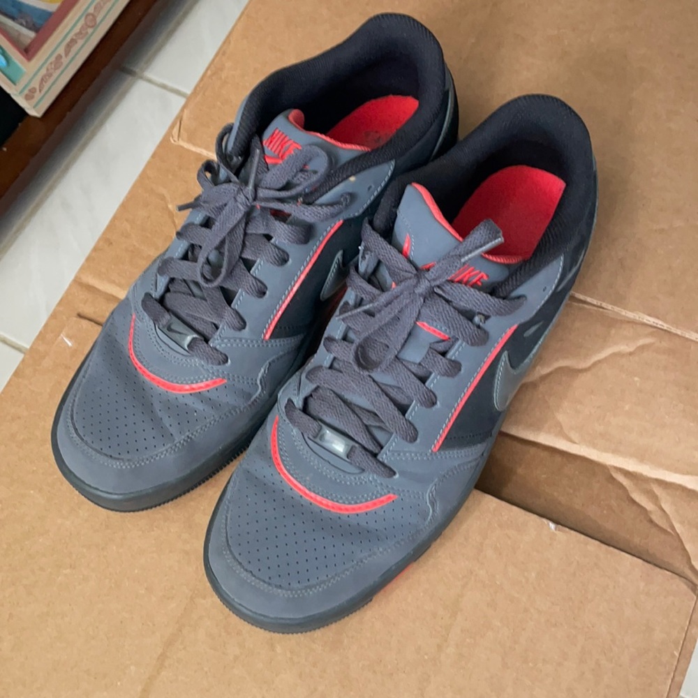 Men’s Nike Air sneaker EUC 10 1/2